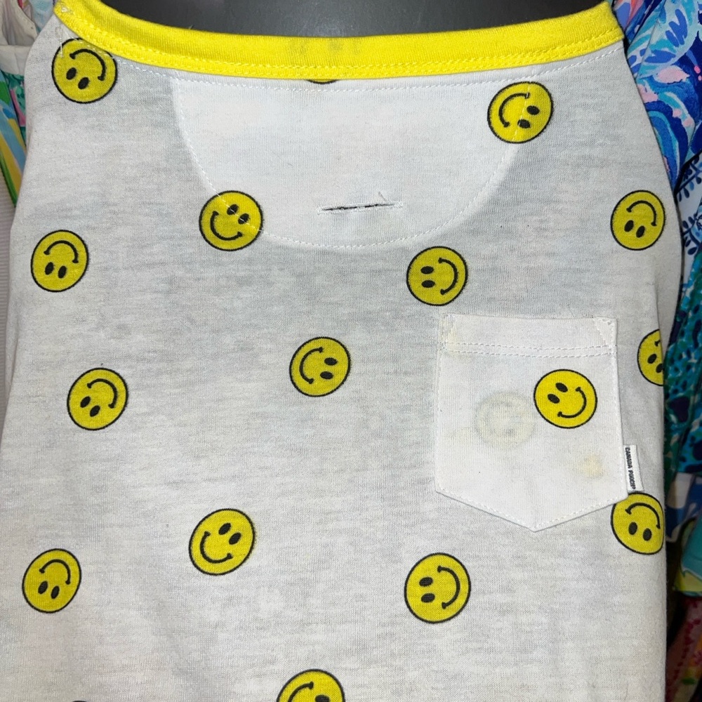 Canada Pooch “Smiley🙂Face” Dog Shirt - White & Yellow 
🚩Size 20 {30-40 lbs
🚩NWT